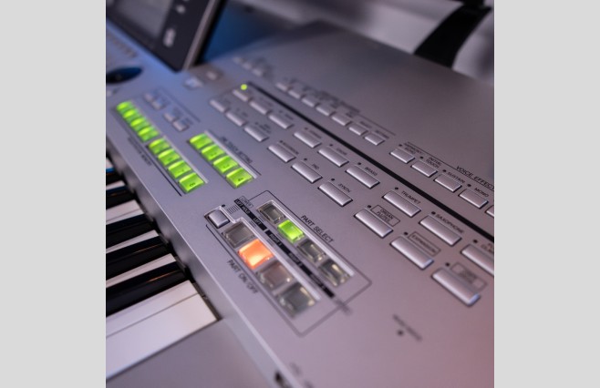 Used Yamaha Tyros 3 Keyboard With MS03 Speakers (SN:BAON01117) - Image 10